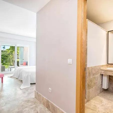 Golf & Santa Clara By Houselogy Holiday home