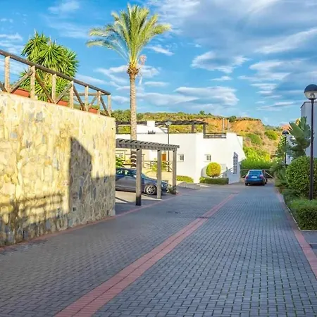 Golf & Santa Clara By Houselogy Holiday home