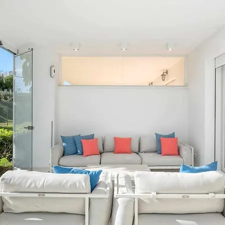 Golf & Santa Clara By Houselogy Holiday home *